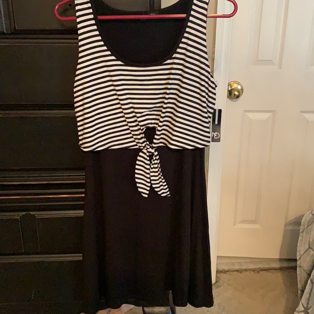 New Directions sleeveless dress